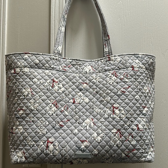 Vera Bradley Grand Tote- Polar Bear Quilted Beary Merry - Picture 1 of 5